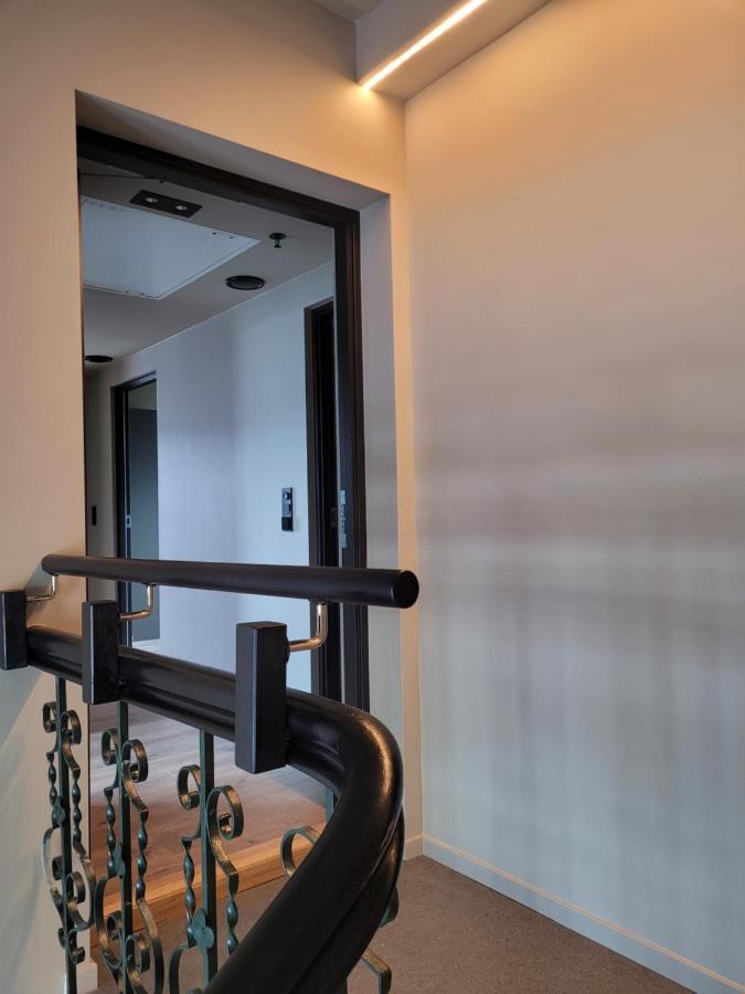 Single Elegant Room I Sentrum- Sea View Alesund Exterior photo