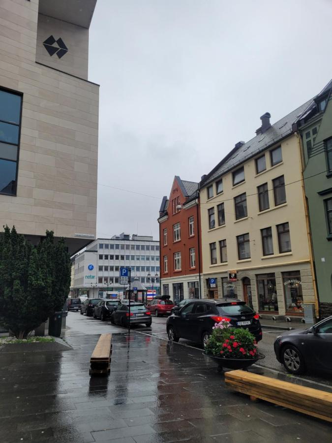 Single Elegant Room I Sentrum- Sea View Alesund Exterior photo