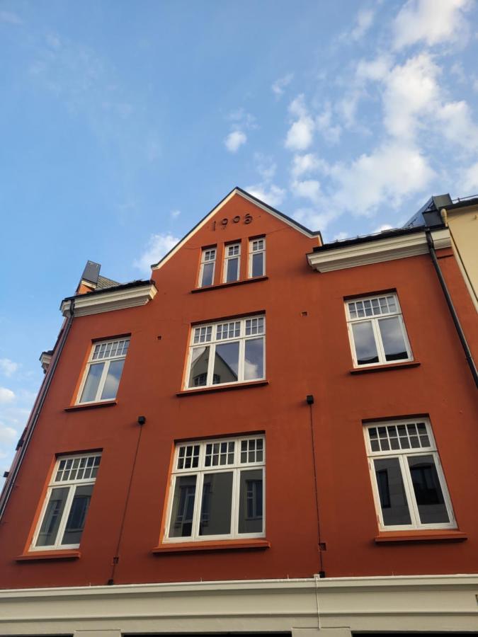 Single Elegant Room I Sentrum- Sea View Alesund Exterior photo