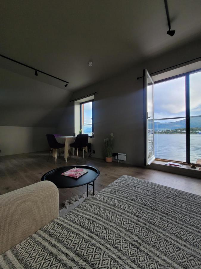 Single Elegant Room I Sentrum- Sea View Alesund Exterior photo