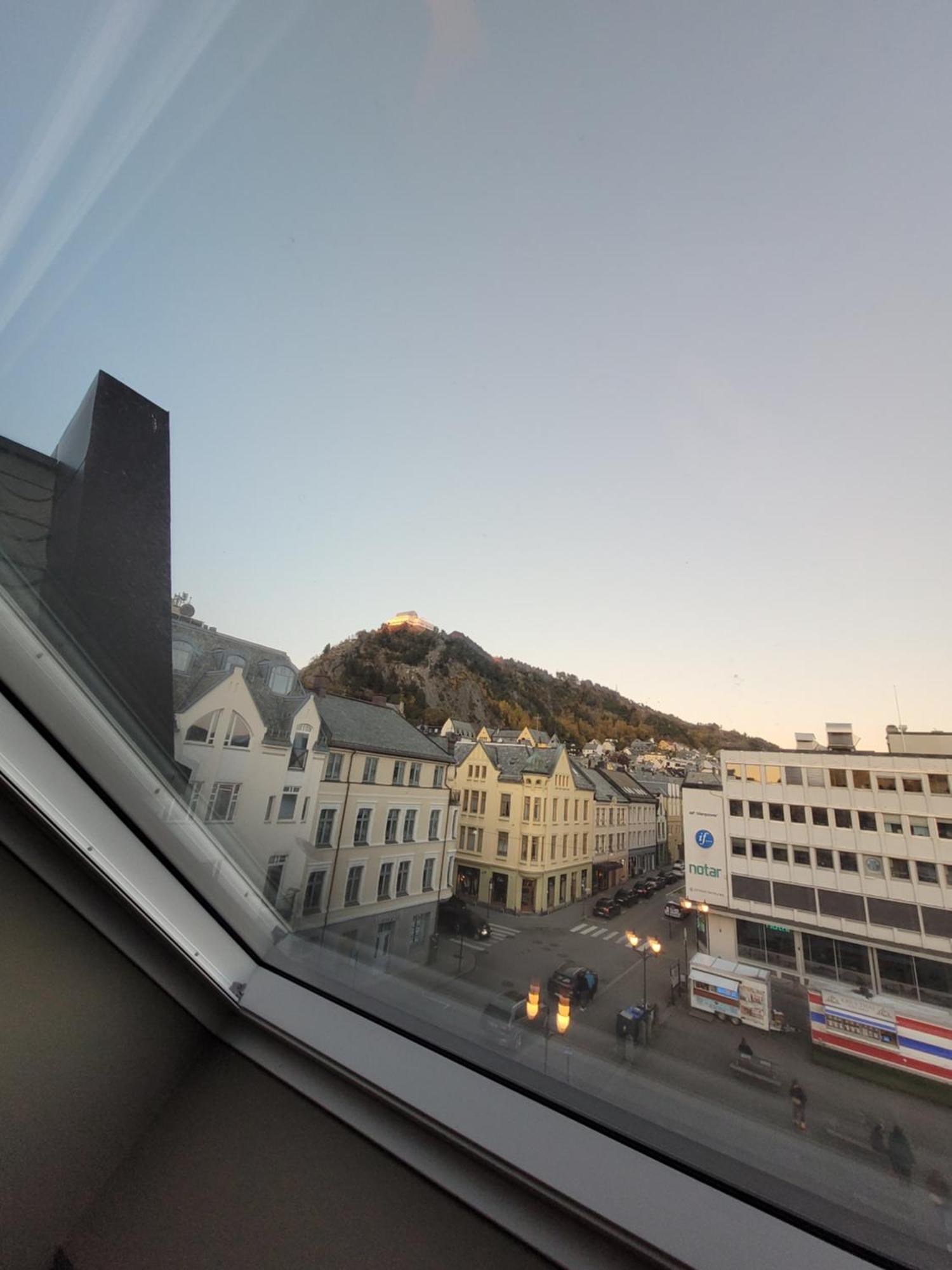 Single Elegant Room I Sentrum- Sea View Alesund Exterior photo